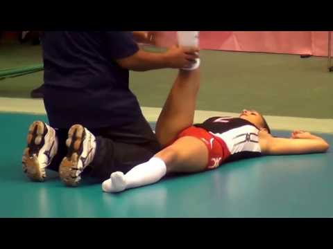 girls sports massage by trainer